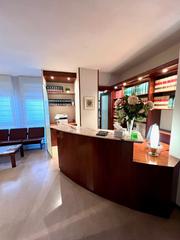 Miete Büro  Carrer de lacy. Despatx totalment moblat i amb 2 pl. parquing al centre.