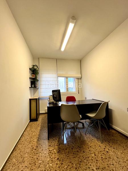 Foto d48cea3b-cdbc-4e6c-a461-09496d67db81. Rent office space with heating parking in Centre Sabadell