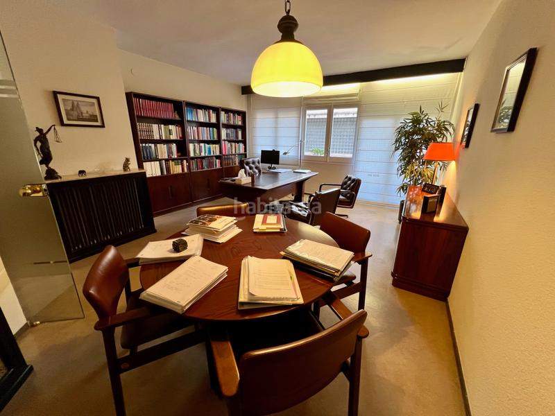 Foto fb27cbdc-b566-411d-92db-97bd66c597b1. Rent office space with heating parking in Centre Sabadell