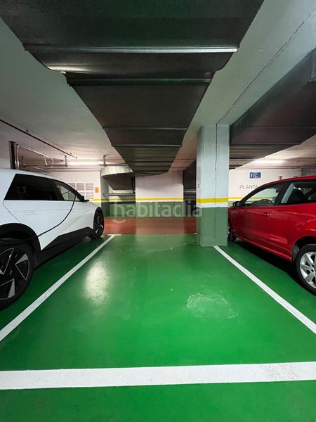 Foto 7ad1cc0a-2834-445a-83d5-685b6a89e034. Parking coche en carrer de calderón 32 plaça venda cotxe mitja/gran al super Centre. en Sabadell