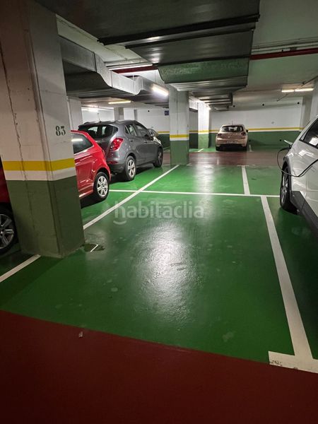 Foto dc88eb6c-5516-4bfa-8c8c-c7b1b2a79b9c. Parking coche en carrer de calderón 32 plaça venda cotxe mitja/gran al super Centre. en Sabadell