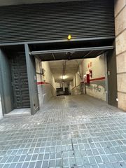 Rent Car parking in Centre. Plaça de parquing de lloguer:  cotxe petit o mitjà i moto.