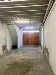 Rent Business premise  Carrer de montserrat. Local/magatzem/oficines al centre de sabadell.