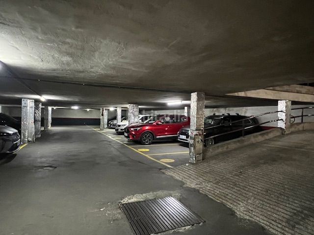 Foto 585593c6-6d4e-4671-b435-b359d838284c. Aparcament cotxe a Centre Sabadell