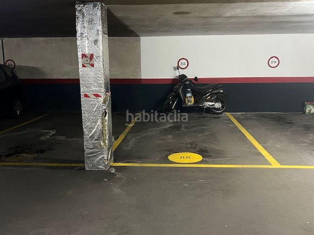 Foto b79fc7c3-c360-4460-980d-2ec60e8cf5cc. Aparcament cotxe a Centre Sabadell