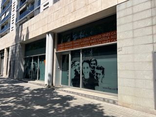 Rent Business premise  Carrer del marquès de comillas. Local lloguer 450m2. pl. baixa + pl. altell a la gran via.