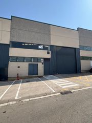 Miete Fabrikhalle in Zona Industrial. Nau lloguer industrial de 325m2. al poligon industrial de santig
