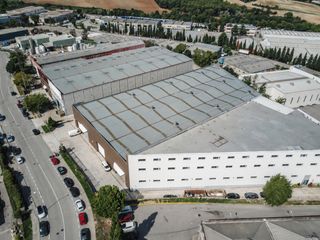 Lloguer Nau industrial  Carrer pla dels avellaners. Nau lloguer 8.000m2. de 2 plantes al poligon industrial de santi
