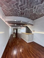 Lloguer Local Comercial a Centre. Local comercial 82m2. al super centre.