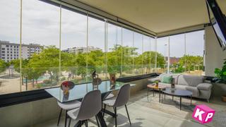 Etagenwohnung  General gutiérrez mellado. Piso bonito con piscinas, parking y trastero