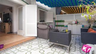 Pis  Francisco canto. Bungalow con piscina, pista de tenis y parking.