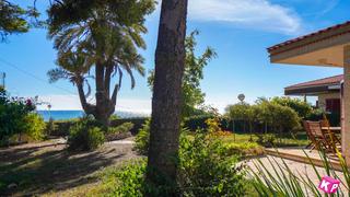 Casa  Santiago bernabéu. Villa en primera línea de playa
