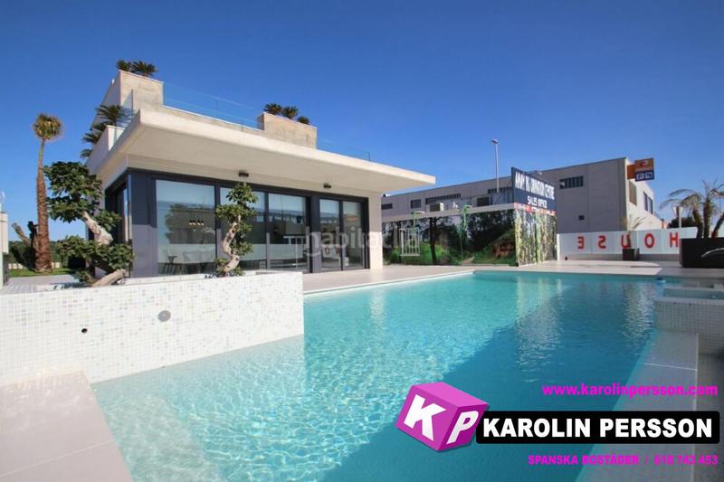 Foto ea9bd40a-3e4f-41da-9f29-d4cc15dff484. Maison avec piscine dans Campoamor Orihuela