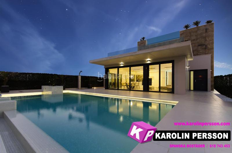 Foto f19c59b7-9a47-476a-a376-0e44c8f86170. Maison avec piscine dans Campoamor Orihuela