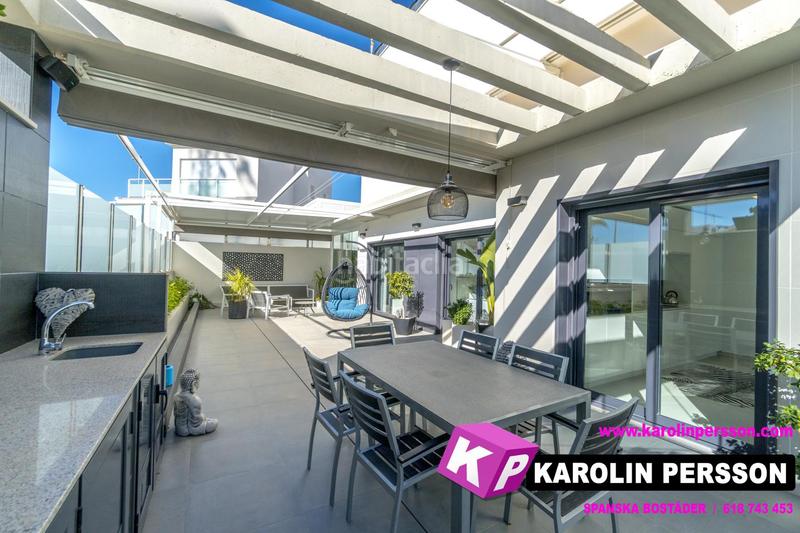 Foto a6f404b2-4bae-42d2-b393-8b6c7e409e2a. Casa amb piscina a Campoamor Orihuela