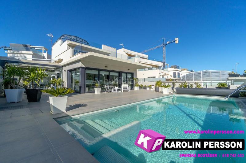 Foto 42f07679-b42f-4e04-a994-697af69306ea. Maison avec piscine dans Campoamor Orihuela