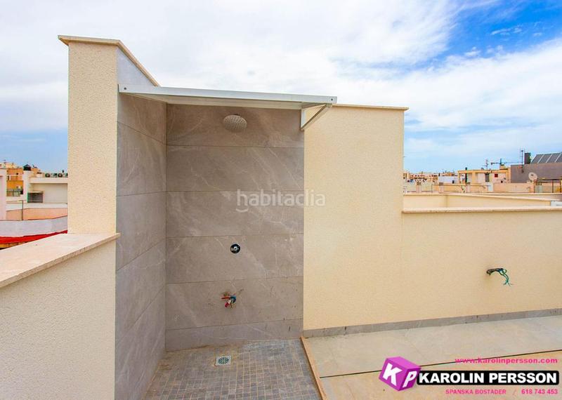 Foto 8bd40c1f-b08b-4544-8ce8-ee2477269837. Flat with pool in Las Piscinas Naturales Torrevieja