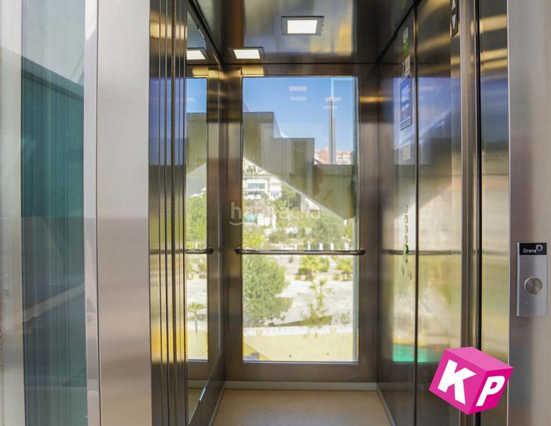 Foto 17ce81ff-52a2-4fb9-ab0f-84c1e43f2508. Àtic amb calefacció aparcament piscina a Calas Santiago Bernabeu Santa Pola