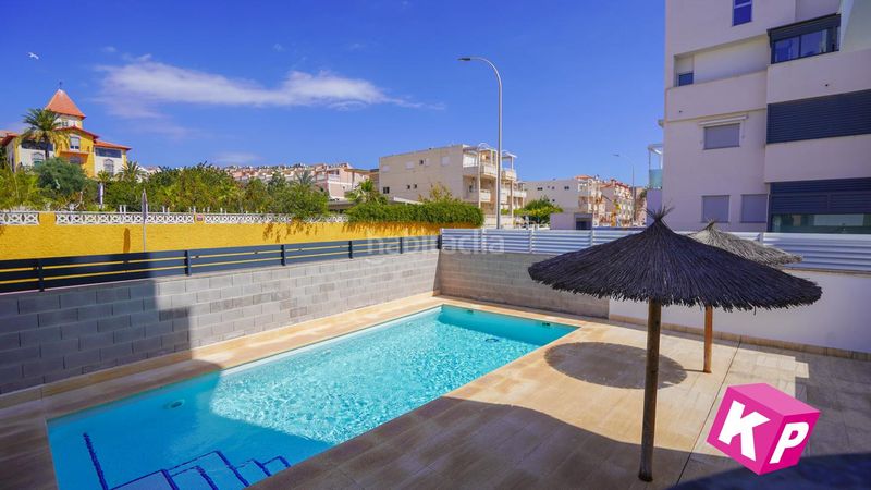 Foto 68e0a066-fdc9-4c85-a040-ead3daaa2b2d. Àtic amb calefacció aparcament piscina a Calas Santiago Bernabeu Santa Pola