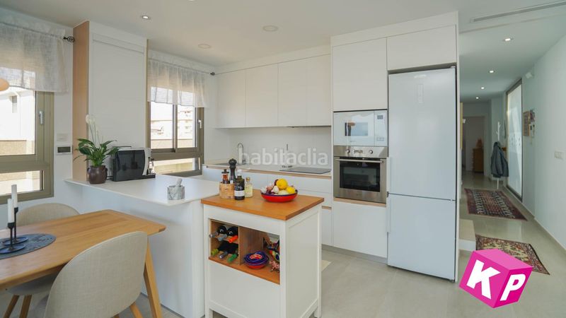 Foto 83155f55-46b1-44a6-802b-006ad0a735d1. Àtic amb calefacció aparcament piscina a Calas Santiago Bernabeu Santa Pola