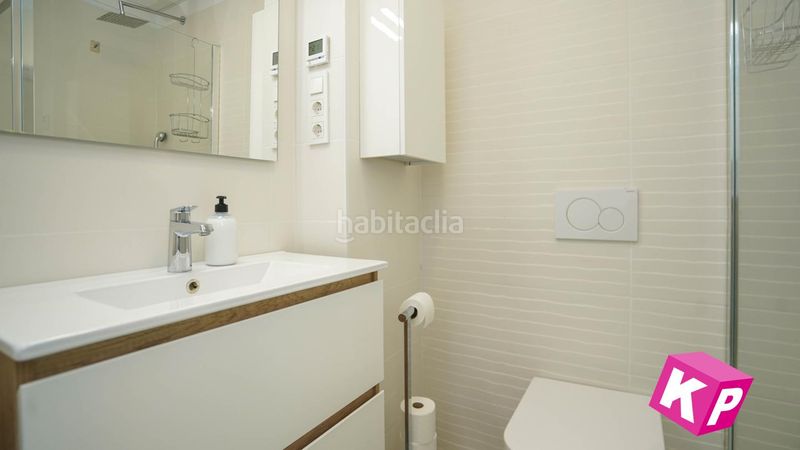 Foto 9a778704-bdcb-483f-9aee-b5ca9fc5eb3b. Àtic amb calefacció aparcament piscina a Calas Santiago Bernabeu Santa Pola