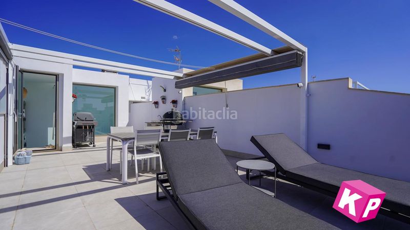 Foto d39ccf74-b9a6-41dc-a8bf-b4953c286ce8. Àtic amb calefacció aparcament piscina a Calas Santiago Bernabeu Santa Pola