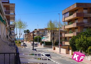 Casa  Mon�ver. Casa adosada reformada cerca de la playa y del centro.