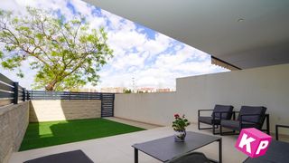 Planta baixa  Pintor sorolla. Apartamento moderno con piscina y garaje.