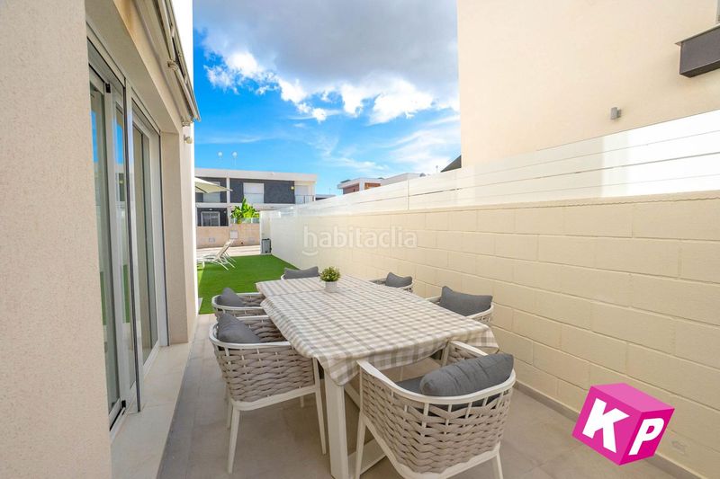 Foto 4612c8e1-e417-4828-b1f3-afac8cc1694b. Casa amb piscina a Monte y Mar Santa Pola