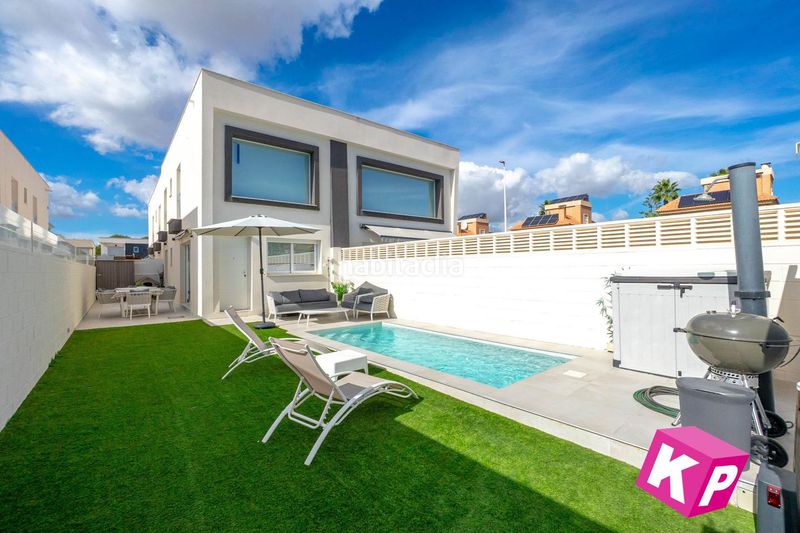 Foto b1c89965-de3c-4b87-984c-d78fd78ad730. Casa amb piscina a Monte y Mar Santa Pola