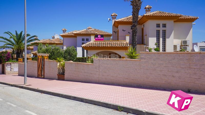 Foto 6a16c374-f701-4178-b338-12f42786a682. Casa amb piscina a Rojales