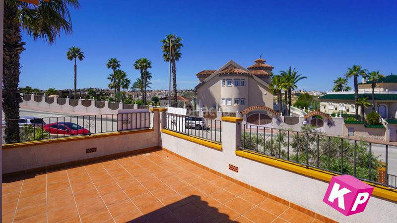 Foto a3b6fa2f-d8ae-4f4a-992f-97bf883f7696. Casa amb piscina a Rojales
