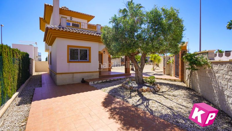 Foto bbddc666-1436-4821-98b2-dc7927e8d41e. Casa amb piscina a Rojales
