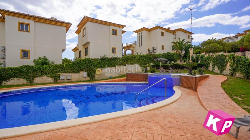 Foto f514fc13-e548-41c2-947a-b647925ea602. Casa amb piscina a Rojales