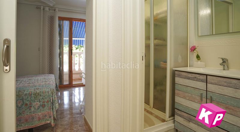 Foto 5428af48-9807-498d-b0f9-16c211904732. Casa amb piscina a Calas Santiago Bernabeu Santa Pola