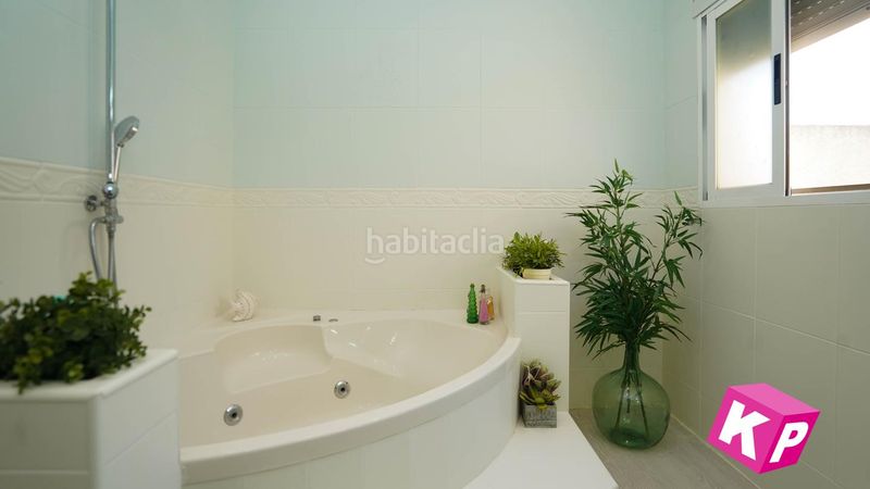 Foto c0f047df-54c5-4074-9444-2e78f9fa43ae. Casa amb piscina a Calas Santiago Bernabeu Santa Pola