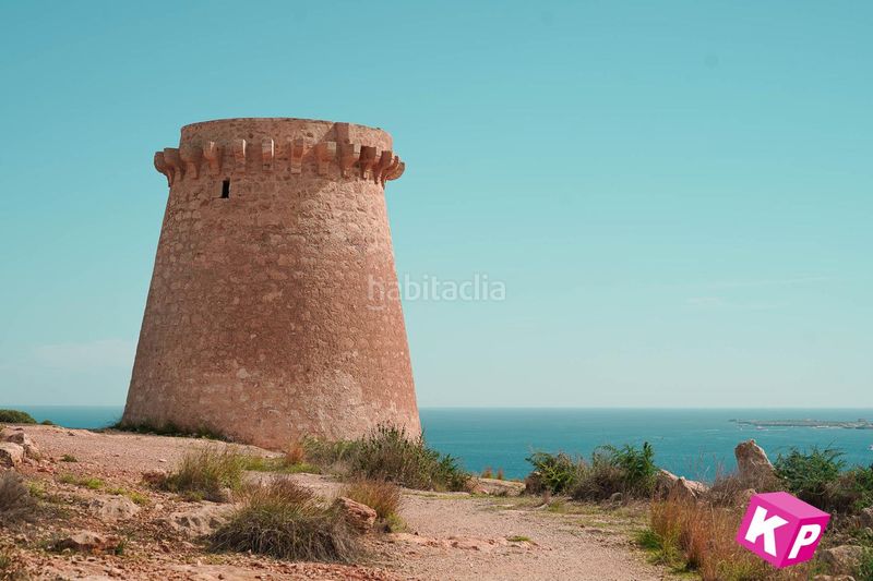 Foto ba337292-4f02-45f2-b2bd-11110e0d25bd. Pis amb aparcament a calas Santa Pola este Santa Pola