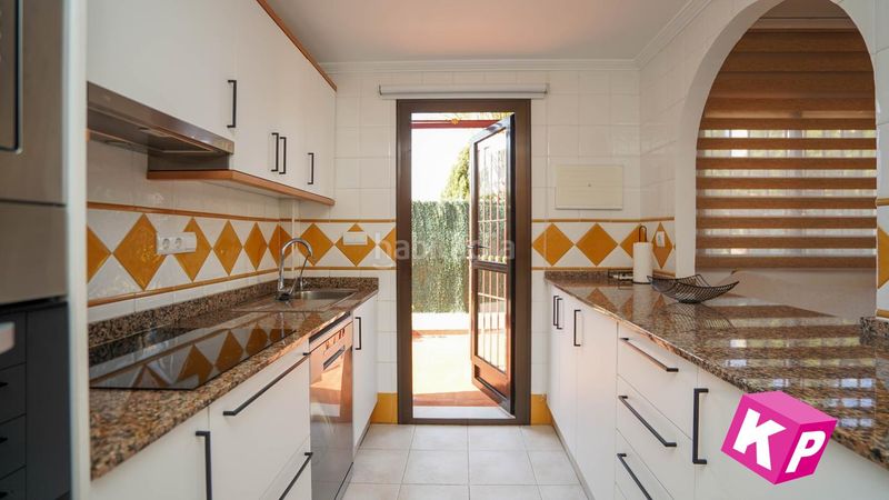 Foto a93705f2-e69d-45aa-a5d3-3b6db4a6bfe1. Casa amb piscina a Gran Vista-Olivo de Oro Santa Pola