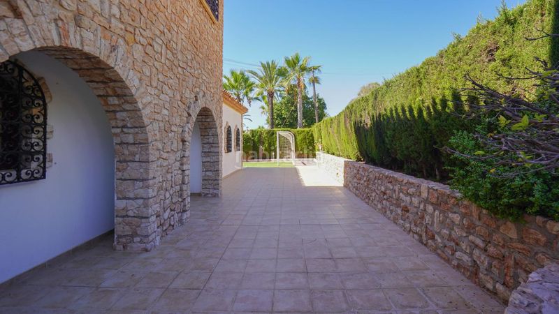 Foto a09028c0-0385-4a21-be5d-f20fe4e40678. Casa amb aparcament piscina a calas Santa Pola este Santa Pola