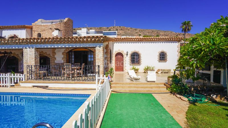 Foto f00001ad-bc25-4680-8a07-e87dc8c33f09. Casa amb aparcament piscina a calas Santa Pola este Santa Pola