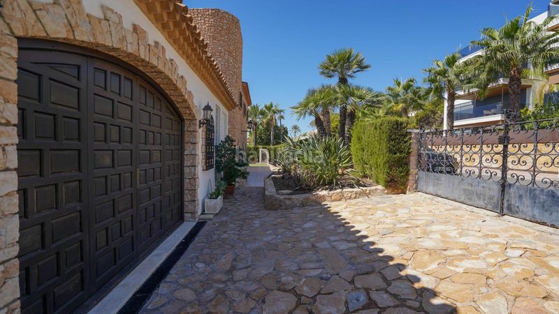 Foto fa4f80d5-83b0-421d-a000-1ab3e08db563. Casa amb aparcament piscina a calas Santa Pola este Santa Pola