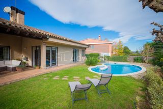 Chalet  Carrer pinyer. Exclusivo chalet en zona alto standing