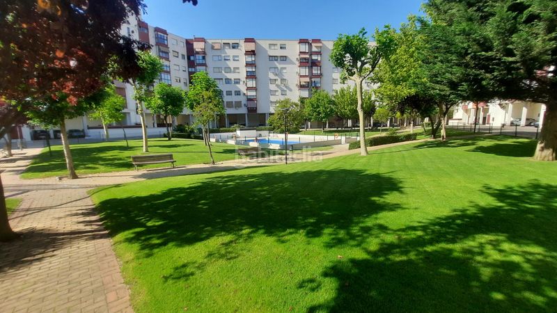 Foto 00274655-9cea-42df-8f35-7f927efd2d13. Pis amb calefacció aparcament piscina a Valdebernardo-Valderribas Madrid