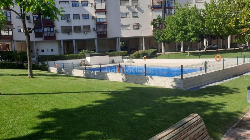 Foto f8f27cea-b952-40da-b4ba-3af3f75f4b0c. Pis amb calefacció aparcament piscina a Valdebernardo-Valderribas Madrid