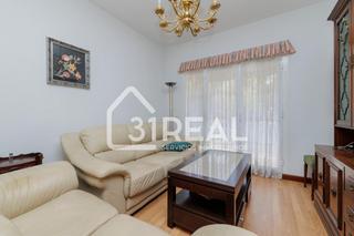 Pis  Calle de valdesangil. Piso en venta en valdezarza