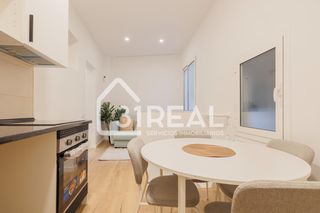 Planta baixa  Calle lerida. Bajo reformado y listo para entrar en zona céntrica