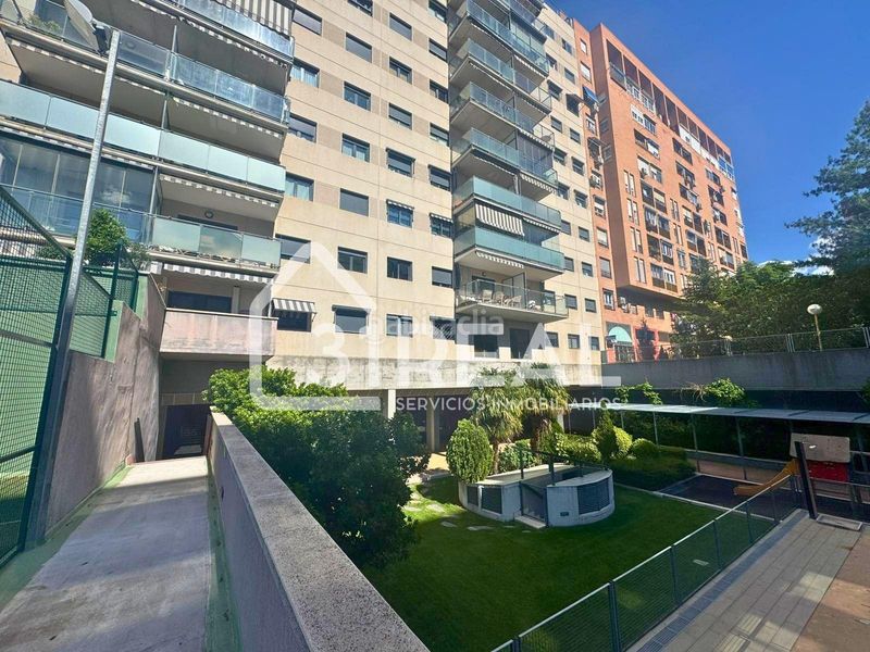 Foto 29ea6bd0-21a7-4ec3-9c08-0f2900e3e7f1. Pis amb calefacció aparcament piscina a Peñagrande Madrid