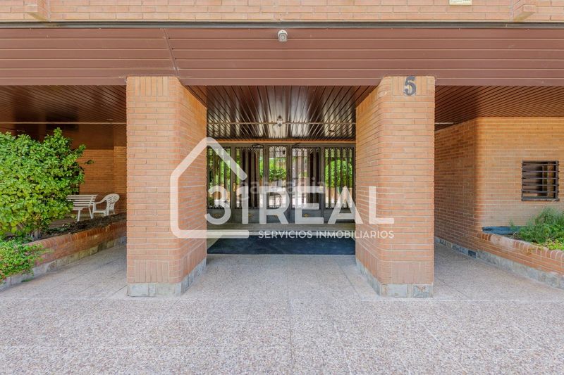Foto aa48f8cb-9d3d-43d1-be9b-ece3296c20a4. Àtic amb calefacció aparcament piscina a Peñagrande Madrid