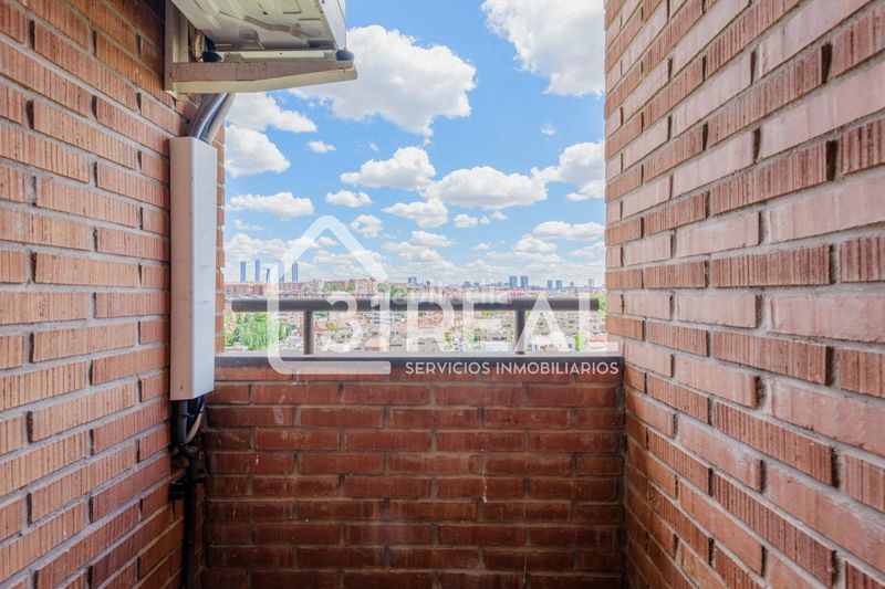 Foto defa4304-a863-4654-b952-012e9277f3d0. Àtic amb calefacció aparcament piscina a Peñagrande Madrid