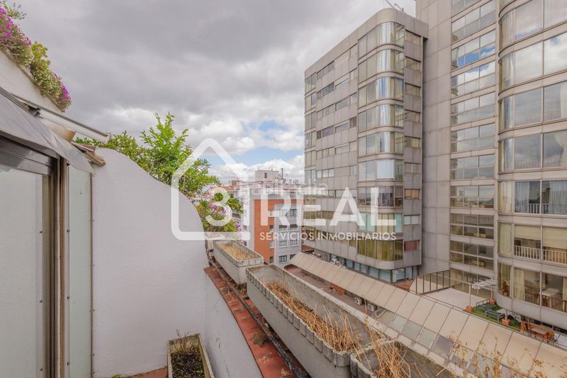 Foto c127e0c3-3c17-4c84-84f3-08994ccec44e. Àtic amb calefacció a Argüelles Madrid